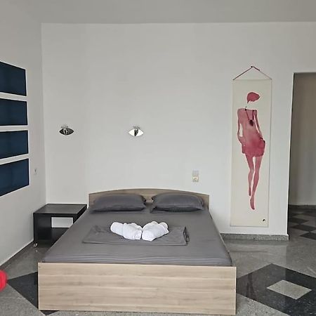 Nice Studio In The Heart Of City Bukarest Exteriör bild