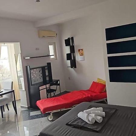 Nice Studio In The Heart Of City Bukarest Exteriör bild