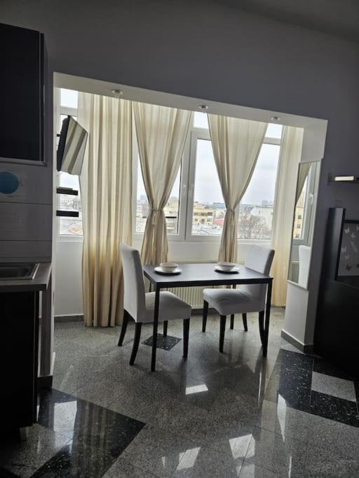 Nice Studio In The Heart Of City Bukarest Exteriör bild