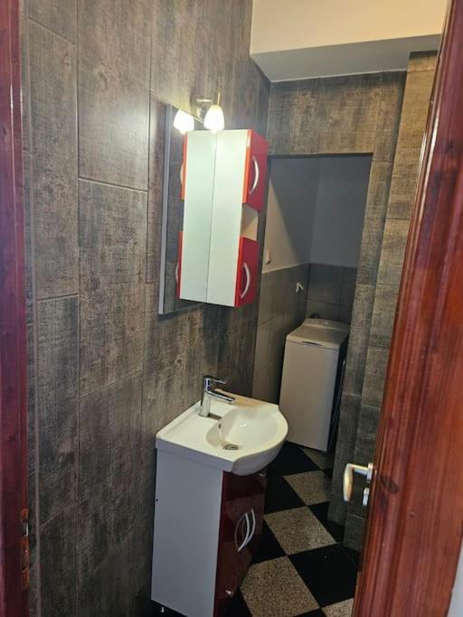 Nice Studio In The Heart Of City Bukarest Exteriör bild